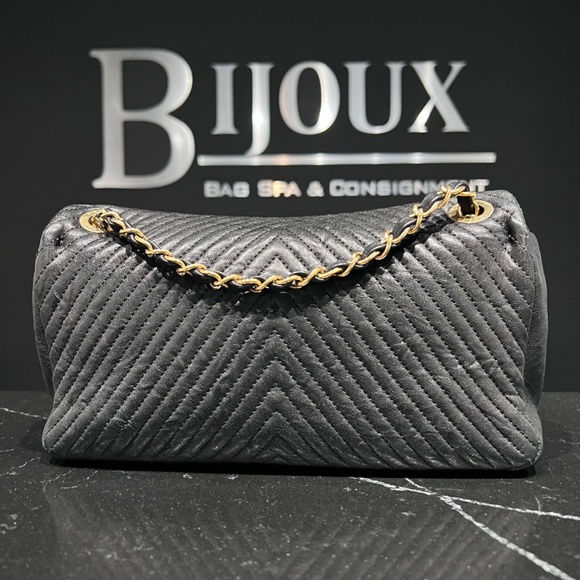Chanel Goatskin Chevron Medium Single Flap - Picture 5 of 12